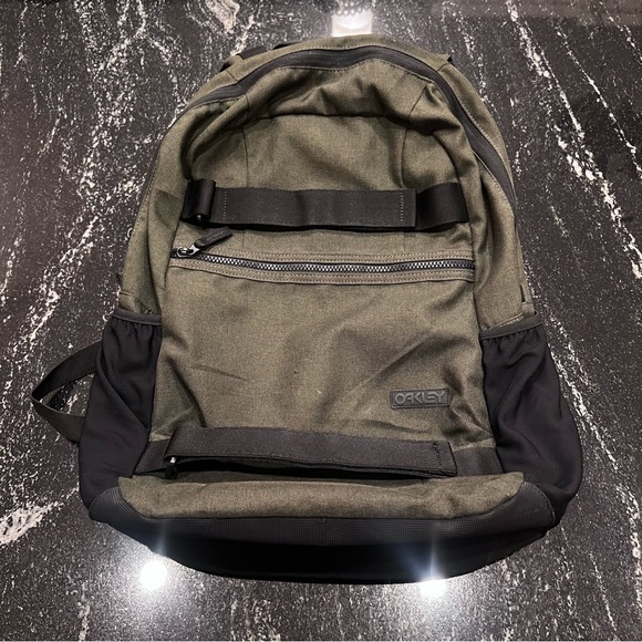 Oakley Transit Sport Backpack Utility Laptop Work Outdoor Water Repellent - Picture 4 of 16